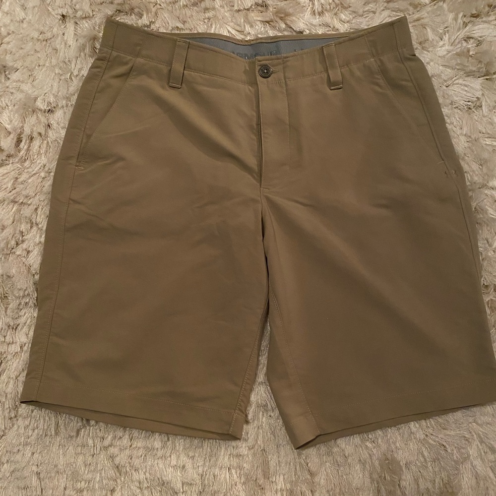 Men’s Under Armour Golf Shorts Khaki Large Size 34